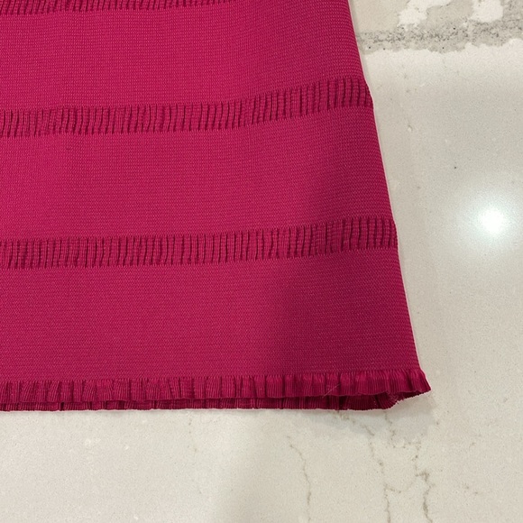 Fuchsia pink pencil skirt. Tag says “one size fits all”, but would fit a size S - Picture 2 of 3